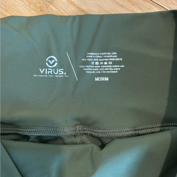 LN Virus shorts women M - Picture 2 of 2